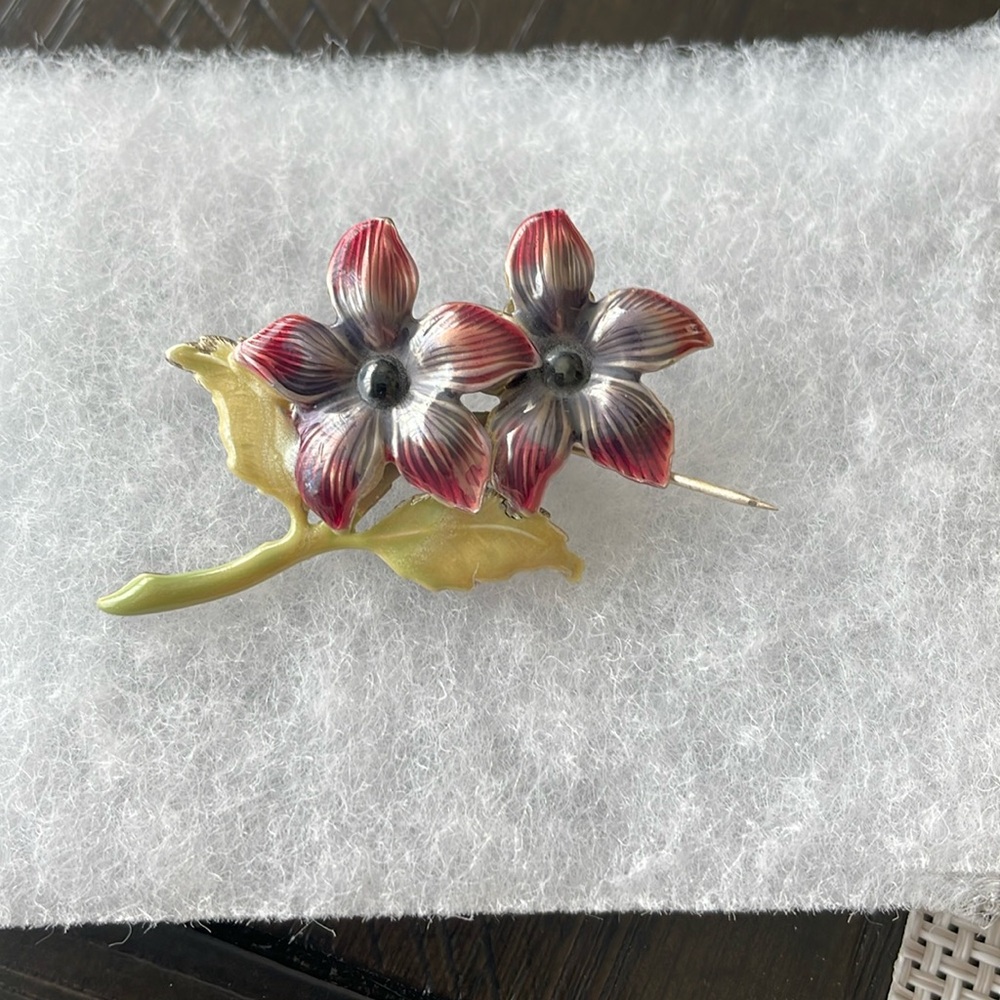 Double flower brooche